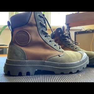 Palladium Hightop Shoes. Women’s size 7.5